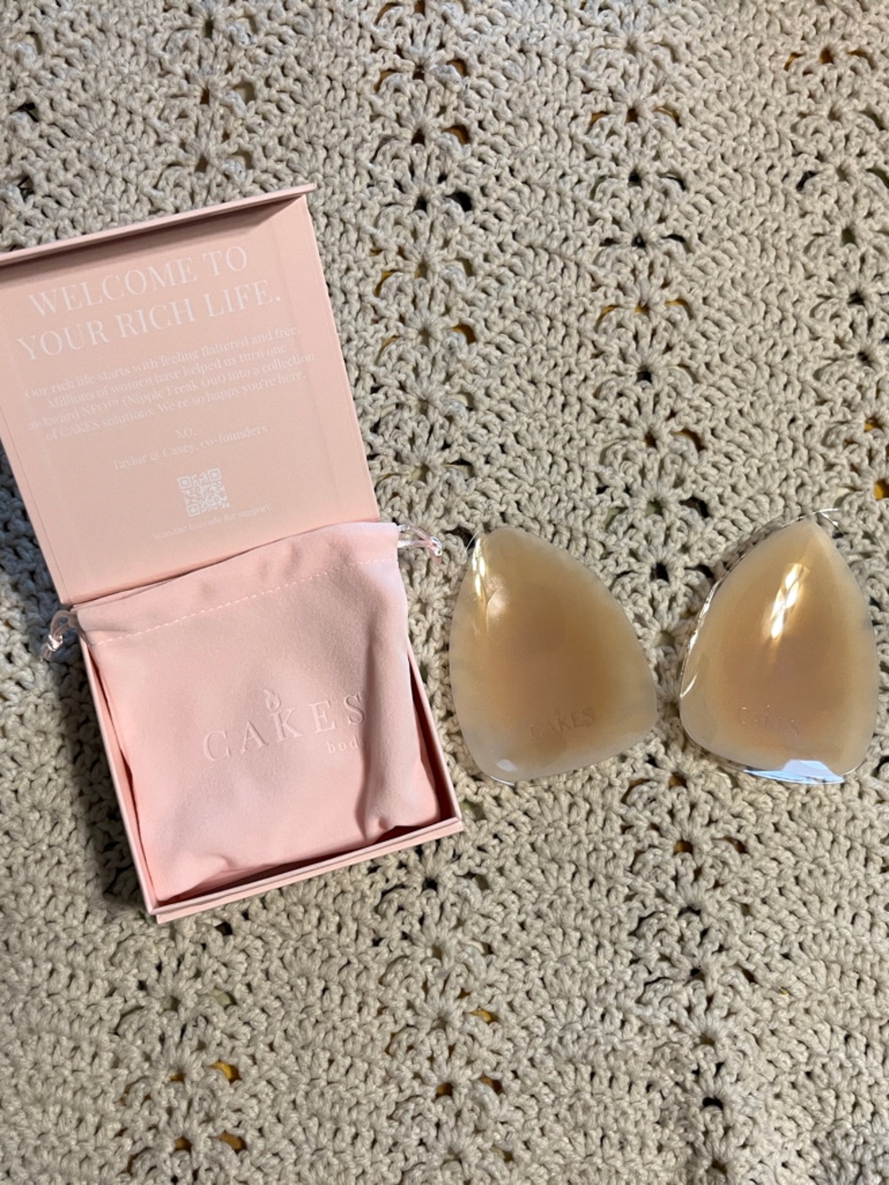Cakes Silicone Adhesive Bra Cups — Nude